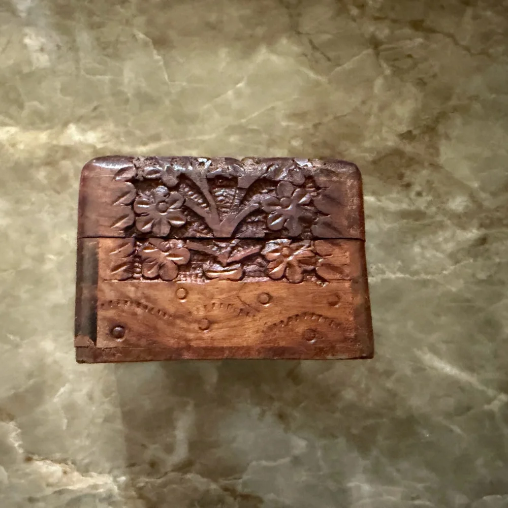 Carved Wooden Trinket Box, jewelry box, small, hand‎ carved